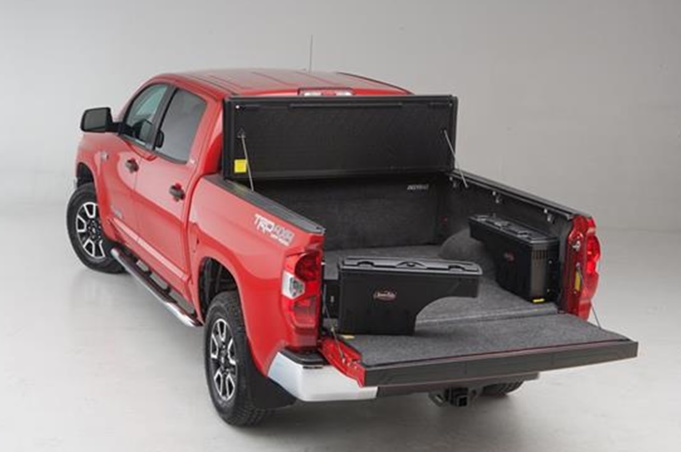 Toyota Tunda with a pair of Swingcases SC400D and SC400P