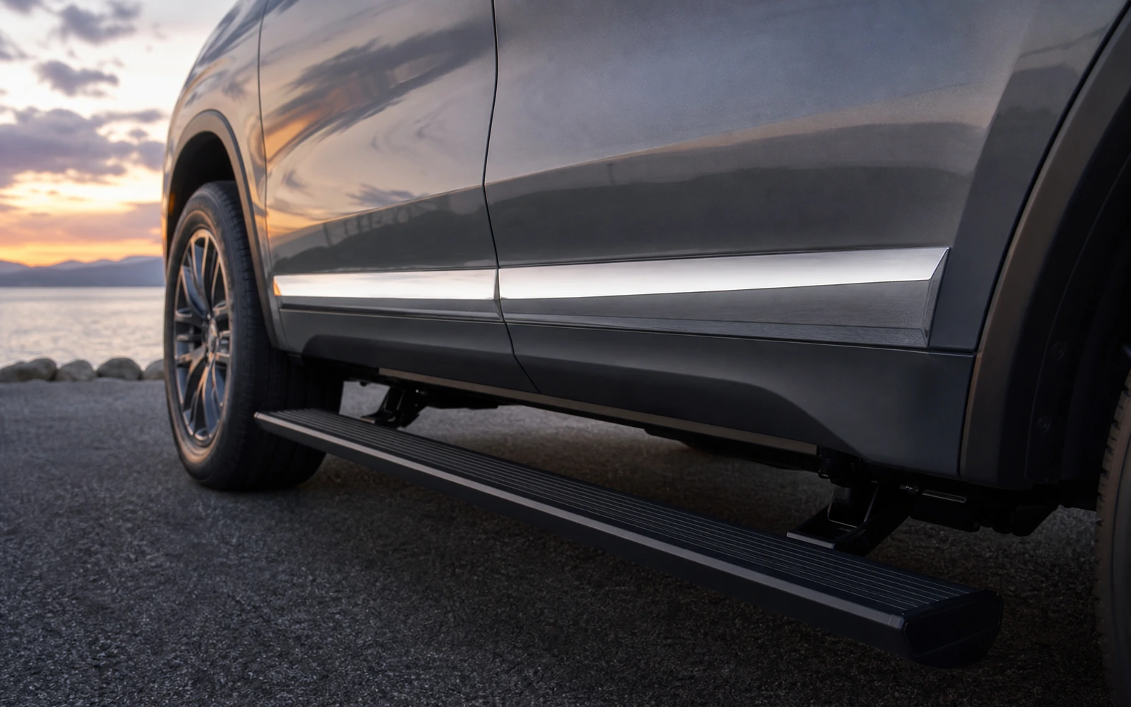 QAA TH55656 Rocker Trim for Navigator with Retractable Step