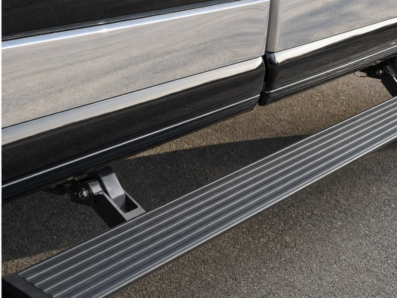 QAA TH55656 Rocker Trim for Navigator with Retractable Step: fitment and setup detail