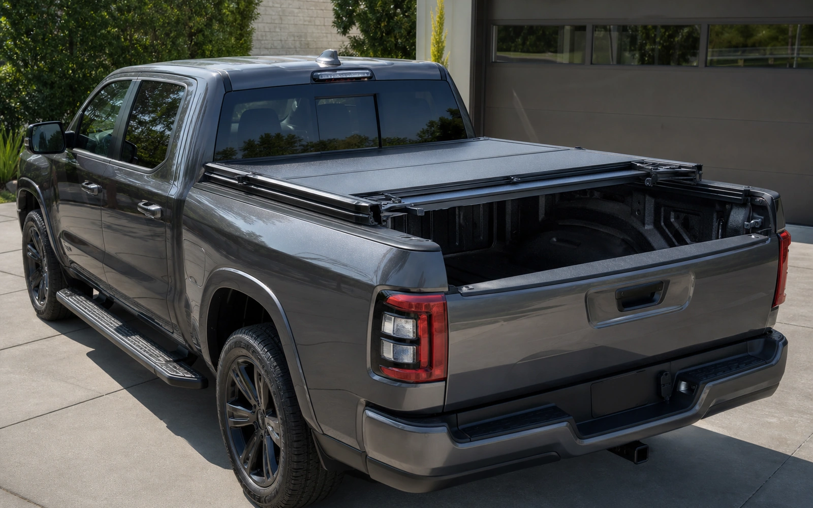 Hard-folding tonneau cover fitted to a full-size pickup