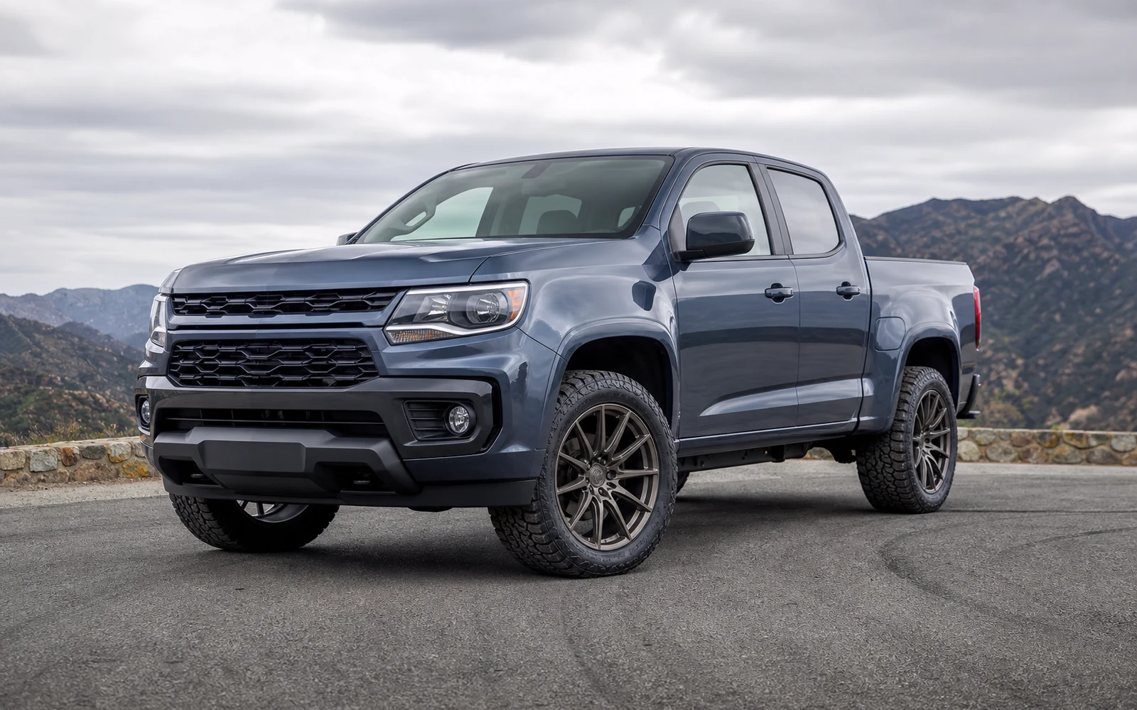 Aftermarket alloy wheels fitted to a midsize pickup